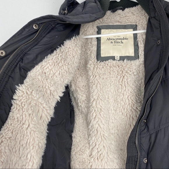 Abercrombie & Fitch Down Jacket Faux Fur Lining XS - Picture 3 of 8